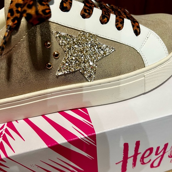 Gold and Leopard 🛍️🔥. Corkys metallic shoes with glitter star & Leopard laces. - Picture 6 of 6